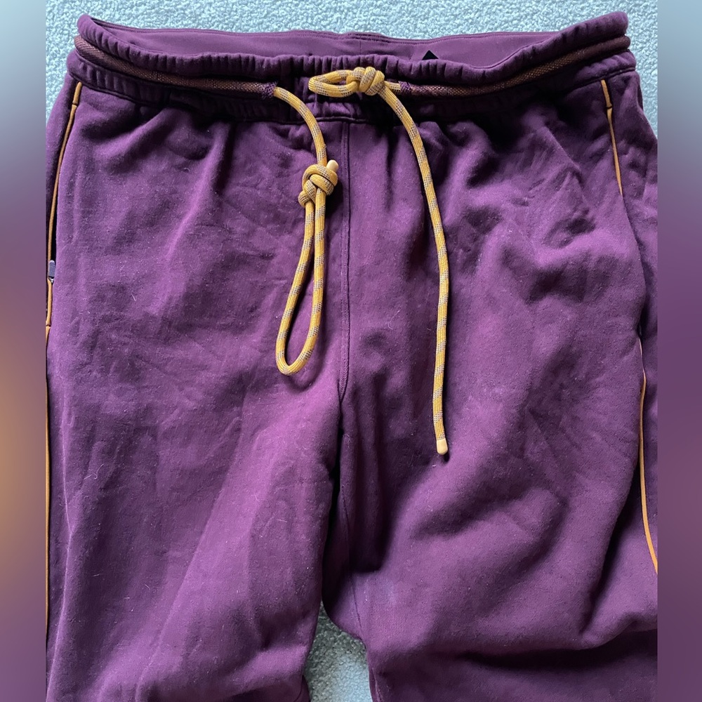 Lululemon size 10 sweats brand new maroon